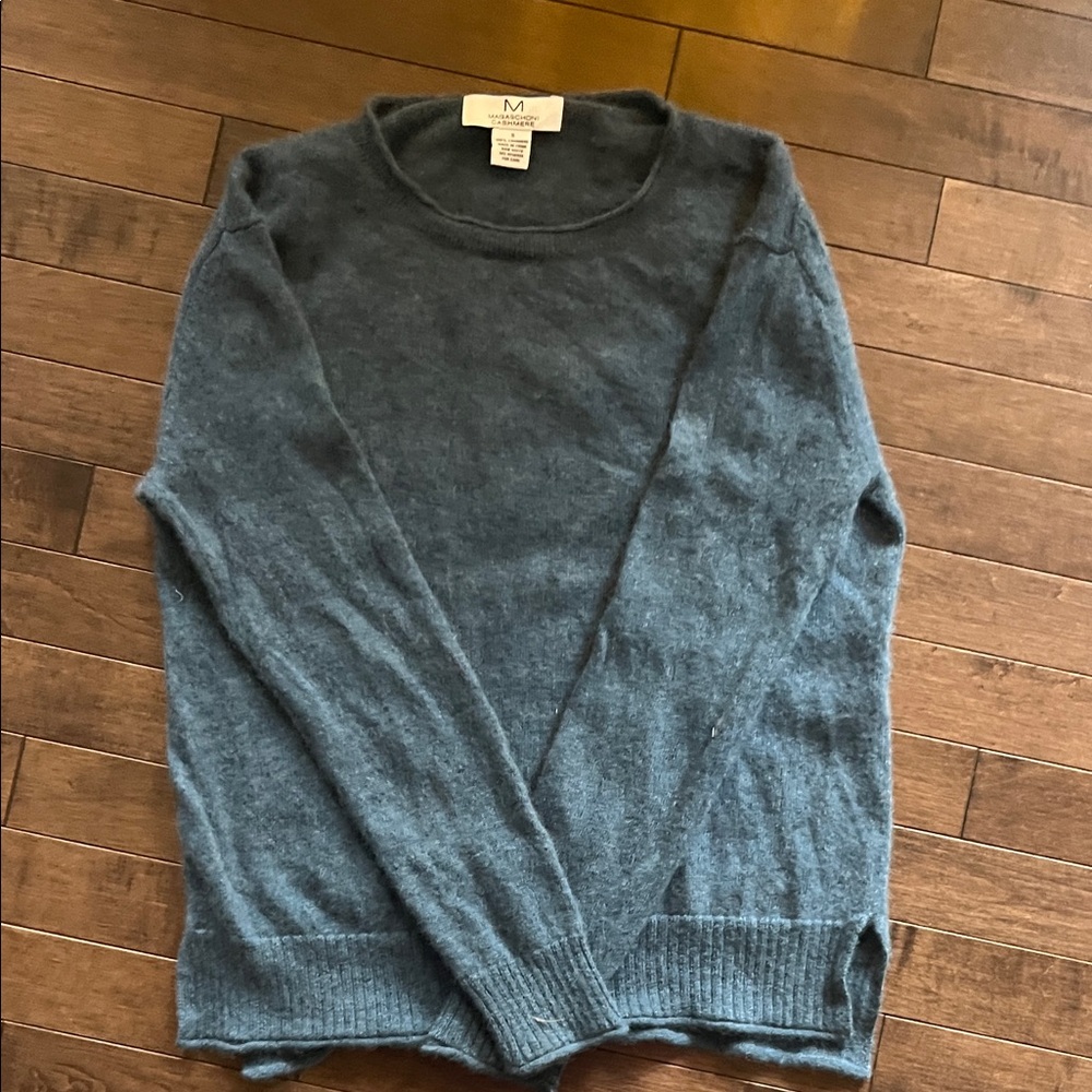 Women’s blue 💯 percent  cashmere Sweater